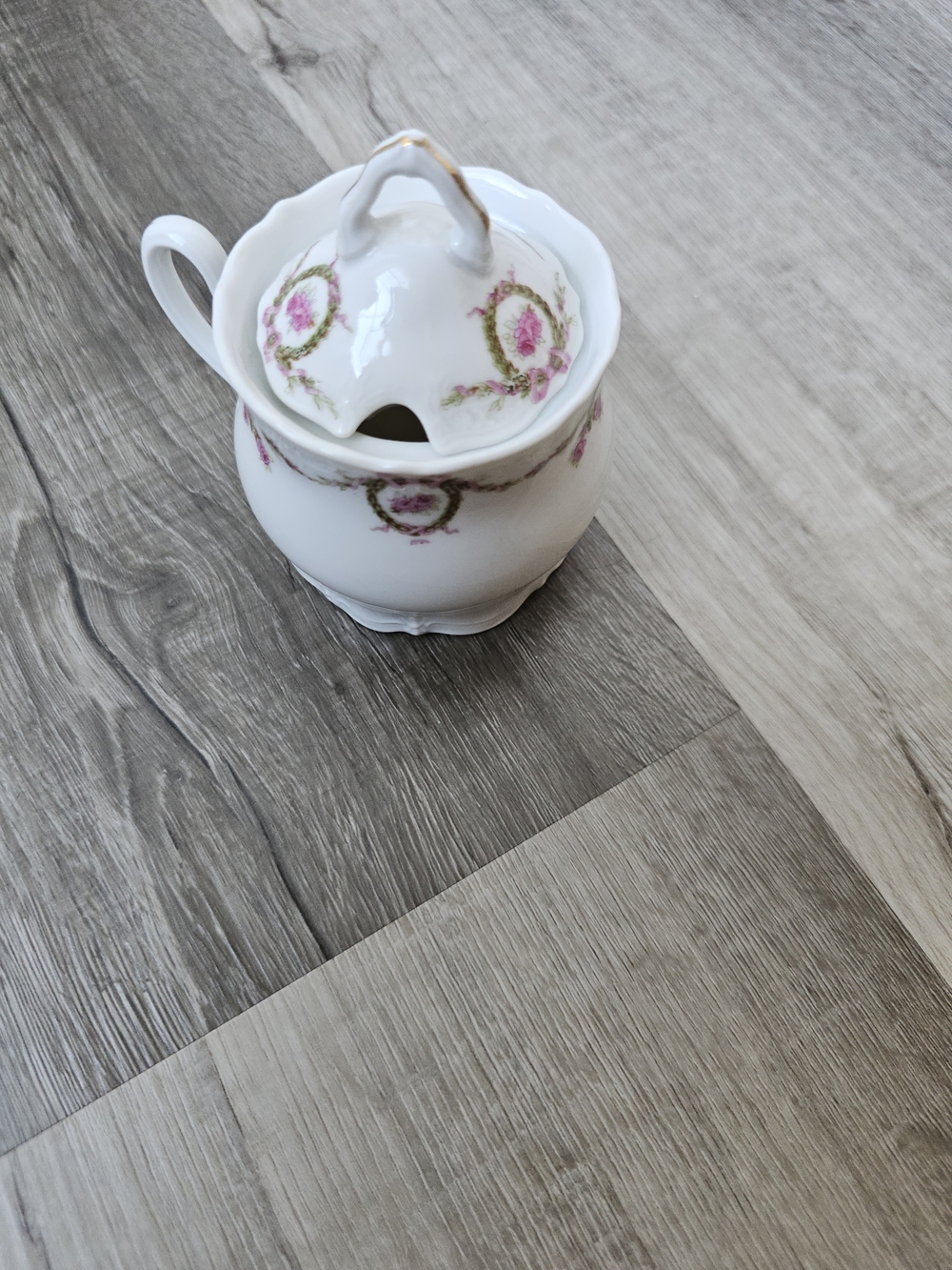 Porcelain Covered Sugar Bowl with Pink Rose Garland - Picture 6 of 16